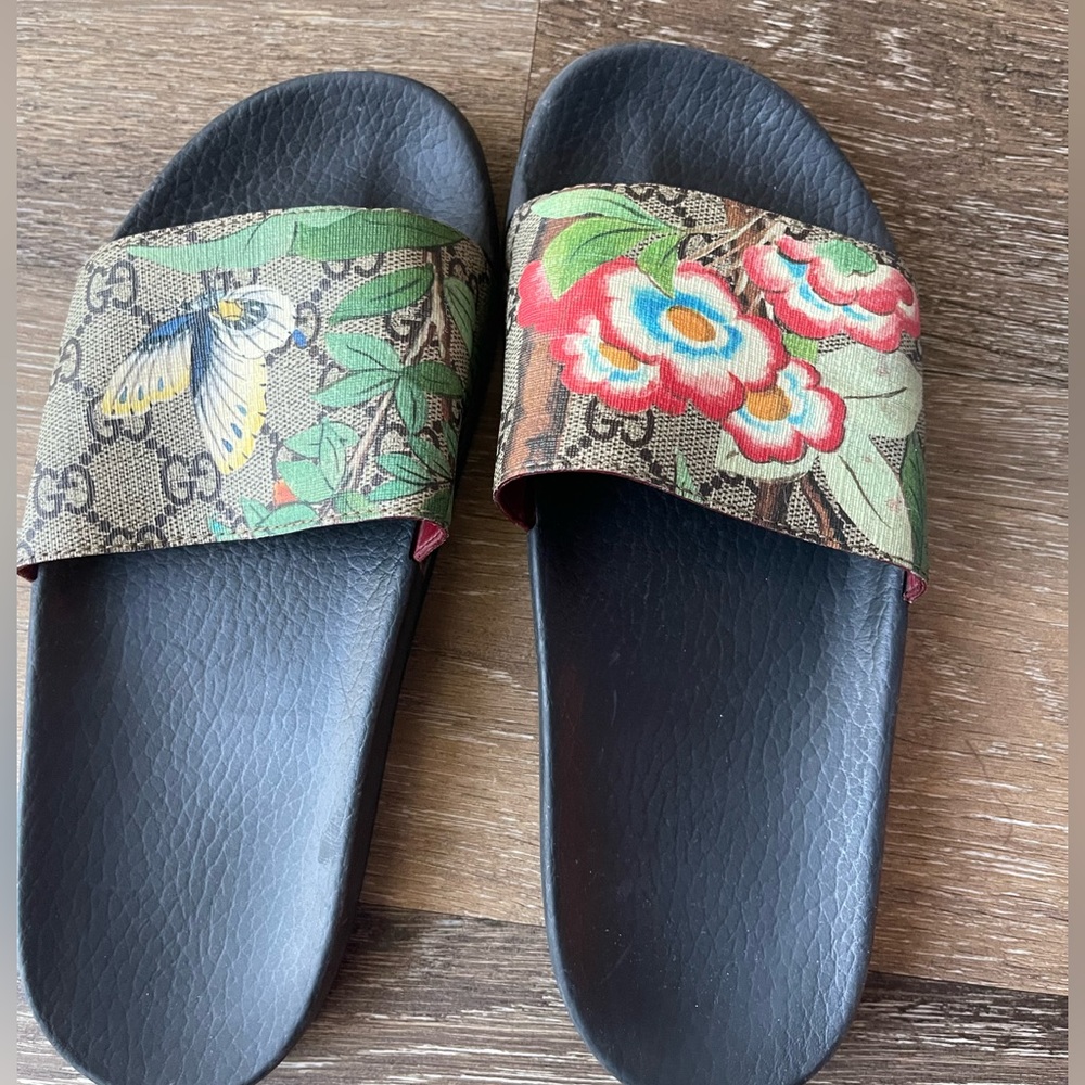 Gucci slides size 38